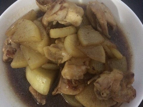 すき焼きタレで簡単味付け！大根と鶏もも肉の甘辛煮